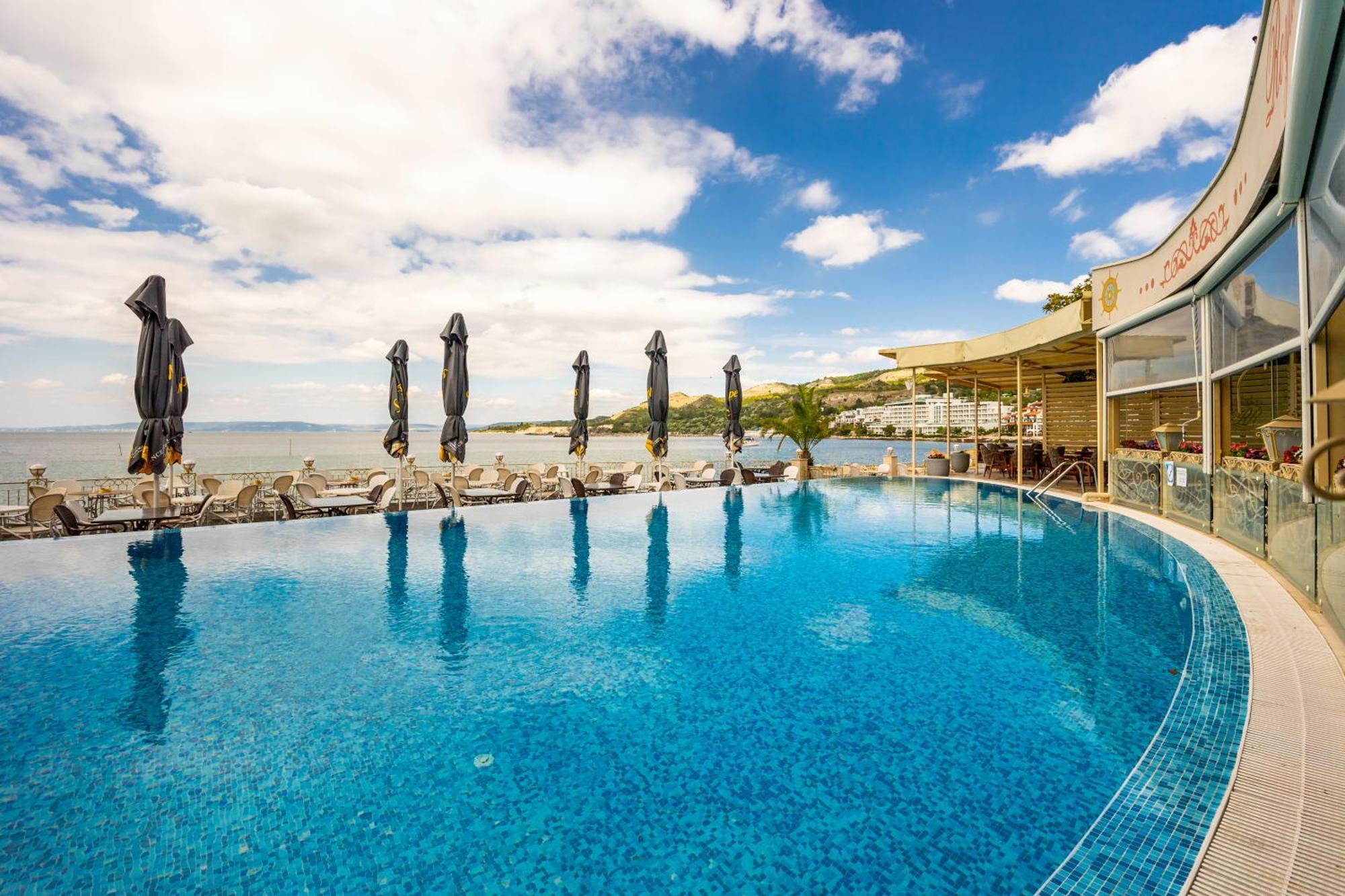 Royal Bay Resort Balchik Exterior photo