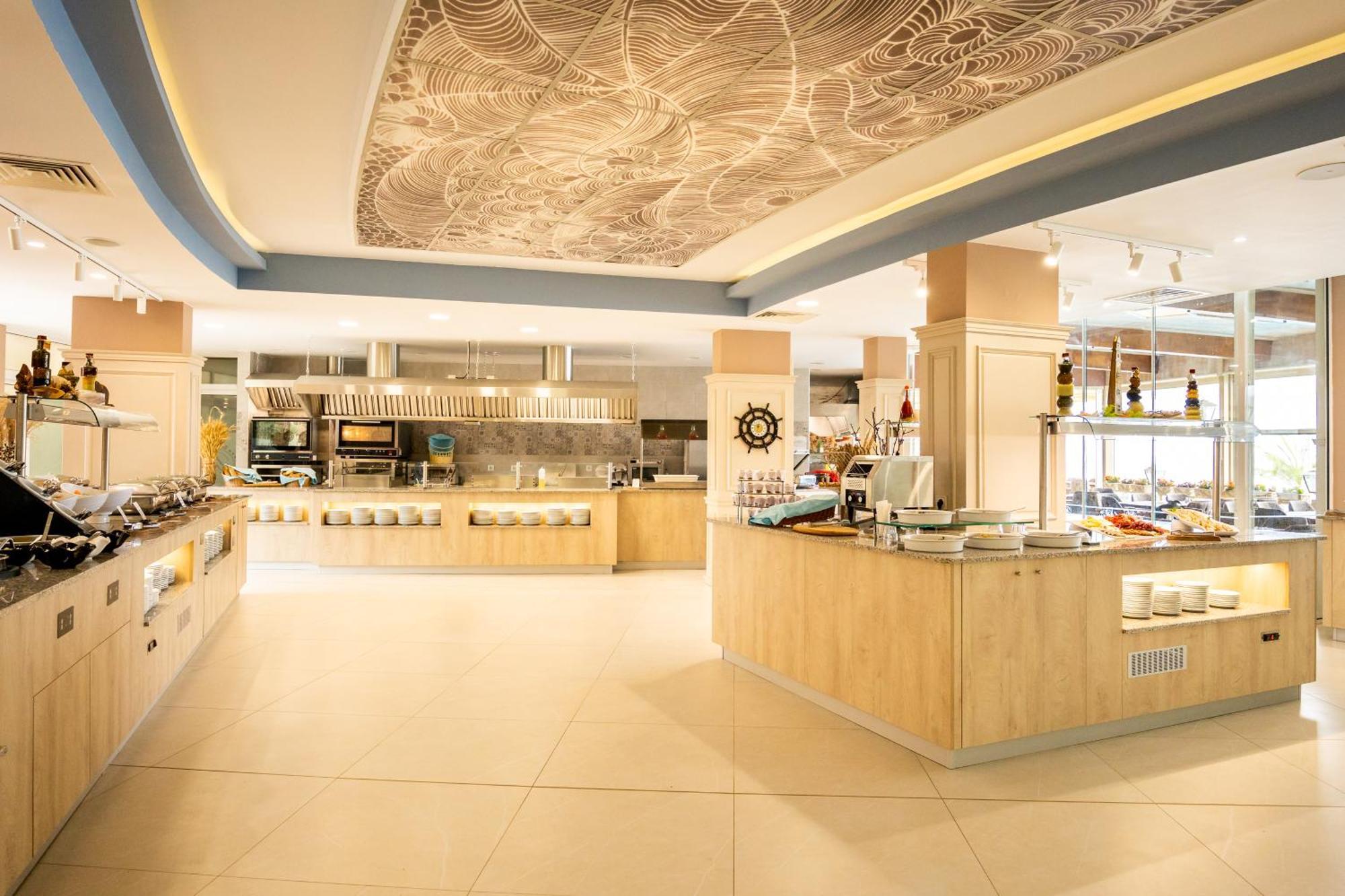 Royal Bay Resort Balchik Exterior photo